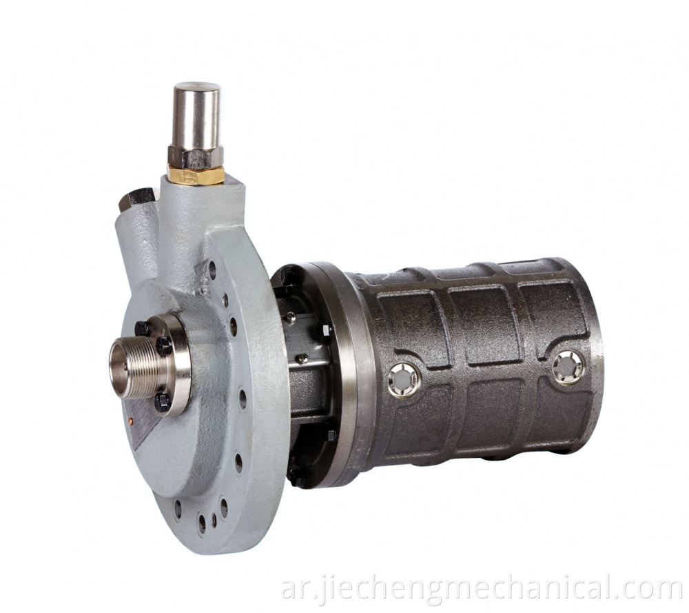 Semi-immersed inner gear oil pump